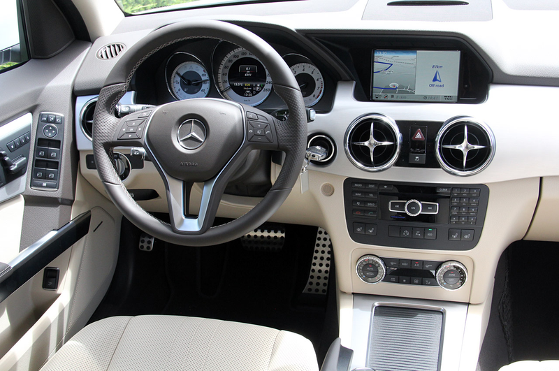Illustration for article titled Oppo, why don't i like Mercedes center stacks?